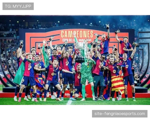 巴萨公布对阵马竞大名单,佩德里、德容双双回归中场阵容。 巴萨公布对阵马竞大名单,佩德里、德容双双回归中场阵容。